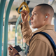 Imagen para el artículo titulado Los nuevos Sony LinkBuds son unos auriculares con agujero que se controlan tocándote las patillas